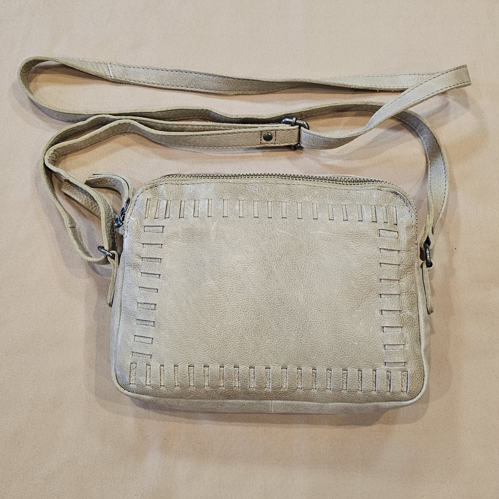 Latico Crossbody Tan‎ Leather Purse 2 Sections Inner Zip Pocket Small Card Slots